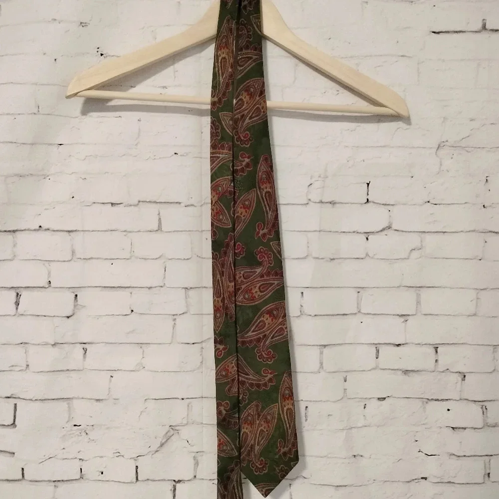 AQUASCUTUM OF LONDON VINTAGE SILK NECKTIE TIE PAISLEY HAND SEWN